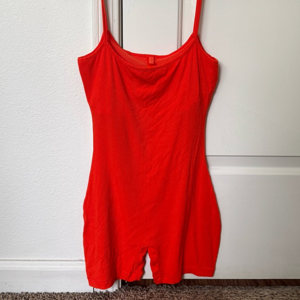 SKIMS Soft Lounge Scoop Onsie - Bright Orange (M)